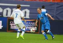 LEGENDELE JOACĂ ÎN DESCHIDEREA FINALEI