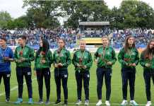 Fetele de la Navobi Iaşi au fost premiate de Vasile Simionaş, un simbol al fotbalului din Copou