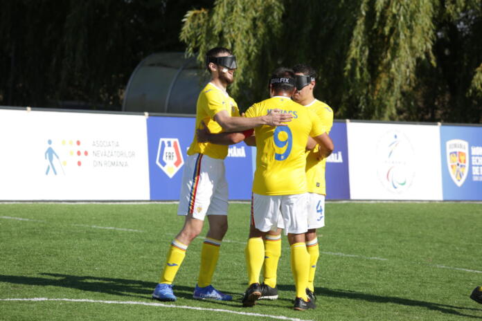 Kovacs se bucura alaturi de coechipieri la marcarea golului