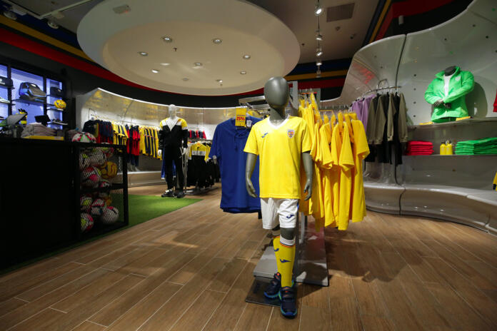 2Y6A2050_Romania Store