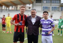 Medalie simbolică oferită jucătorilor naționalei U19 pentru calificarea la Campionatul European